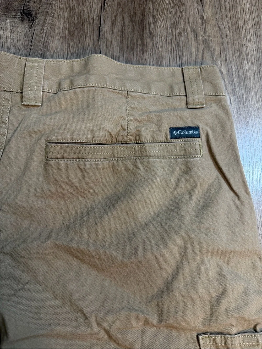 Men's Columbia Omni-Shield shorts, zipper closure
